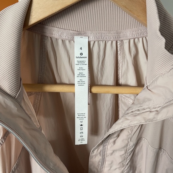 Lululemon cropped jacket - Picture 3 of 4